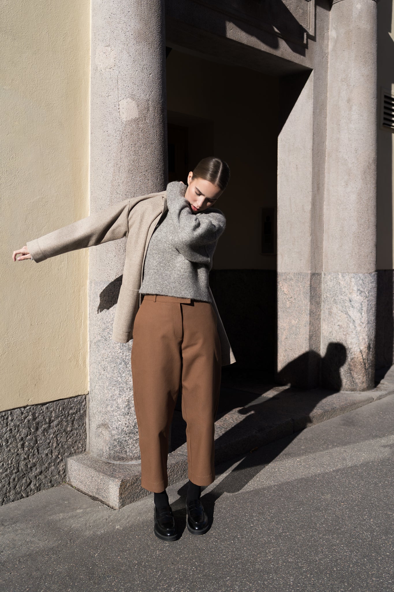 BARREL LEG TROUSERS